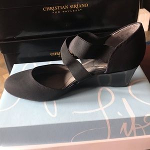 Life Stride pumps. 8.5 elastic straps.   Worn 2 times